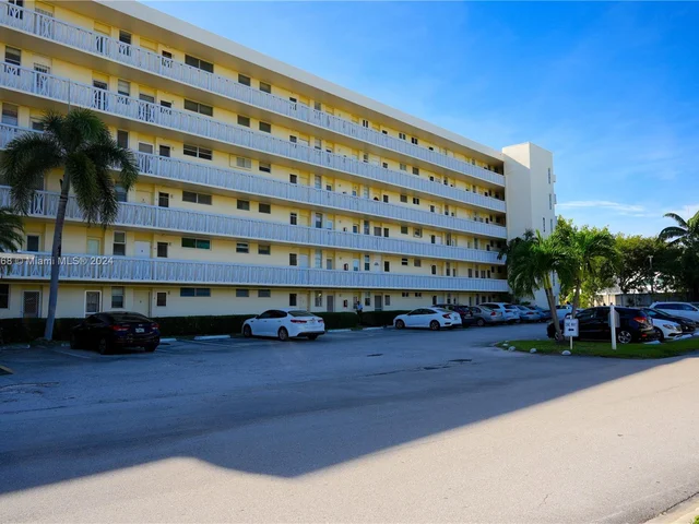 2910 Point East Dr # M510, Aventura FL 33160