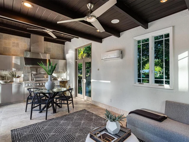 11025 SW 62nd Ave, Pinecrest FL 33156