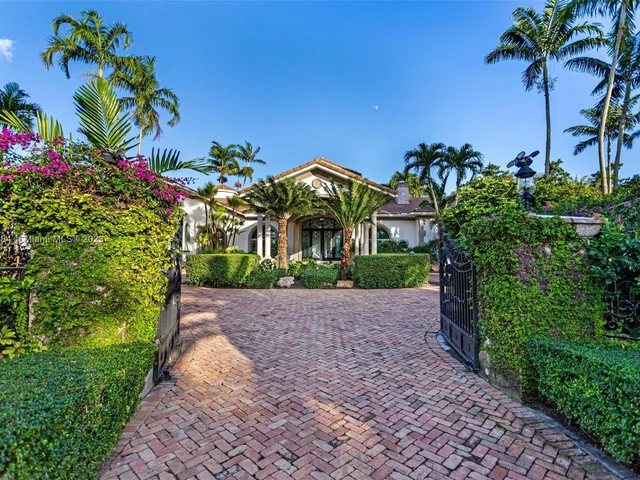 11025 SW 62nd Ave, Pinecrest FL 33156