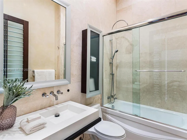 11025 SW 62nd Ave, Pinecrest FL 33156