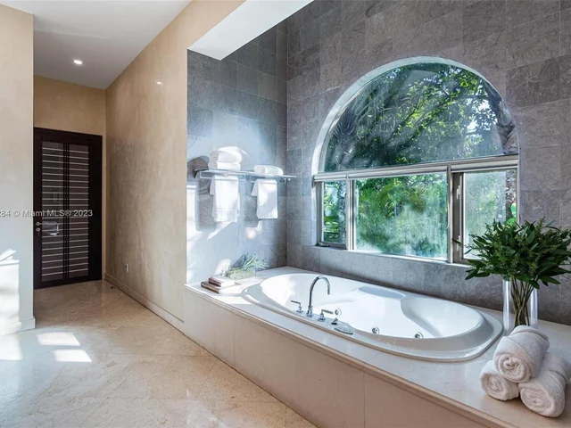 11025 SW 62nd Ave, Pinecrest FL 33156