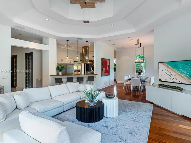 11025 SW 62nd Ave, Pinecrest FL 33156