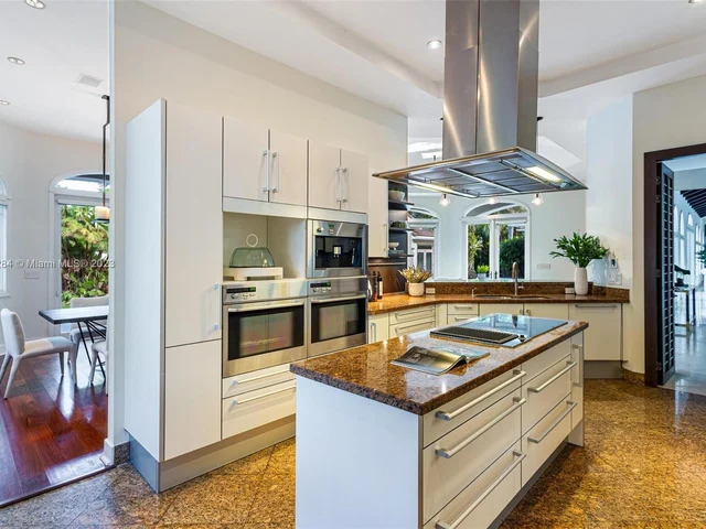 11025 SW 62nd Ave, Pinecrest FL 33156