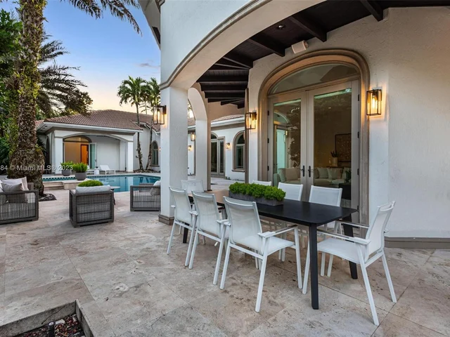 11025 SW 62nd Ave, Pinecrest FL 33156