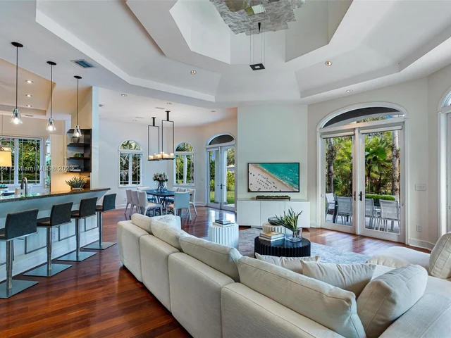 11025 SW 62nd Ave, Pinecrest FL 33156