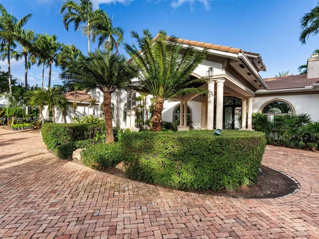 11025 SW 62nd Ave, Pinecrest FL 33156