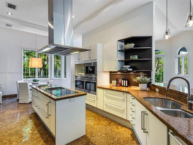 11025 SW 62nd Ave, Pinecrest FL 33156