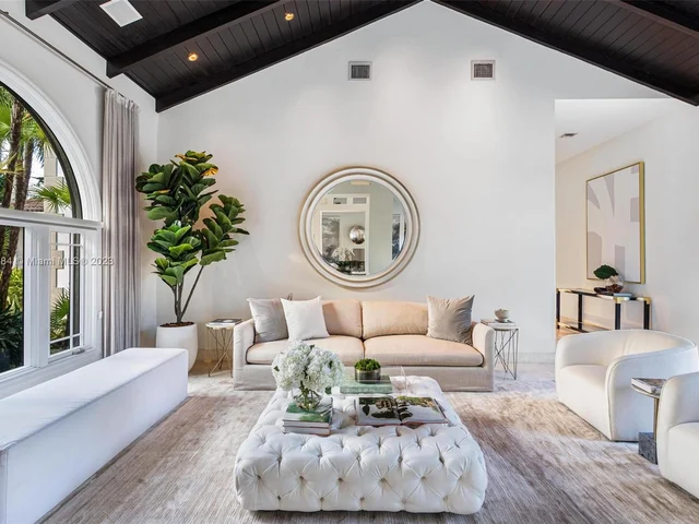 11025 SW 62nd Ave, Pinecrest FL 33156