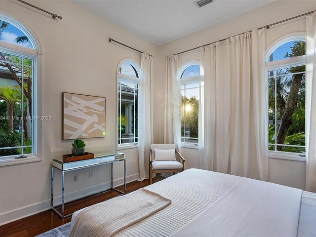 11025 SW 62nd Ave, Pinecrest FL 33156