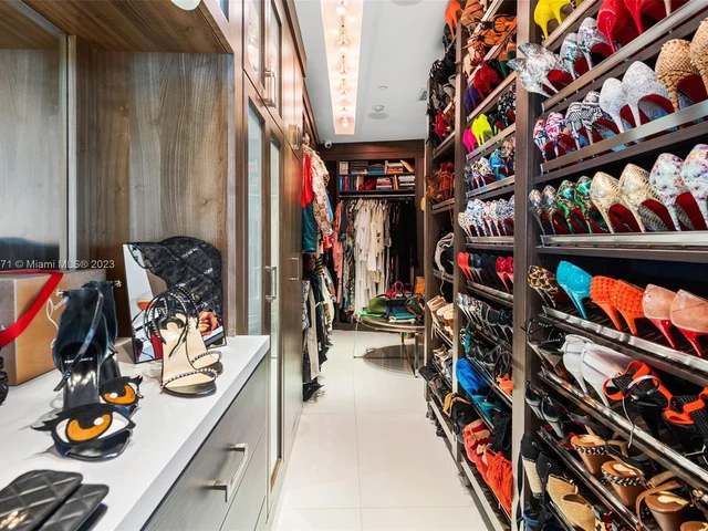 1100 Biscayne Blvd # 6401, Miami FL 33132