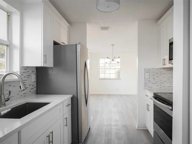 6324 Taylor St, Hollywood FL 33024