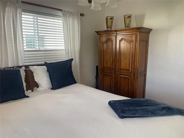 8205 NW 57th Ct, Tamarac FL 33321