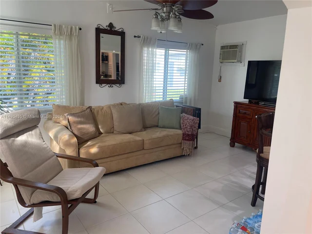 8205 NW 57th Ct, Tamarac FL 33321