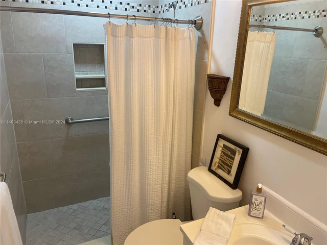 8205 NW 57th Ct, Tamarac FL 33321