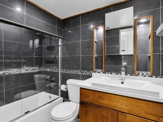 590 Ocean Dr # 8C, Key Biscayne FL 33149