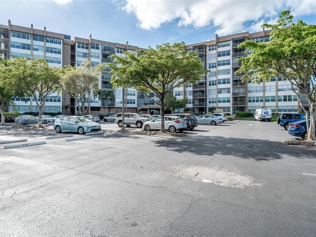 900 Saint Charles Pl # L1, Pembroke Pines FL 33026