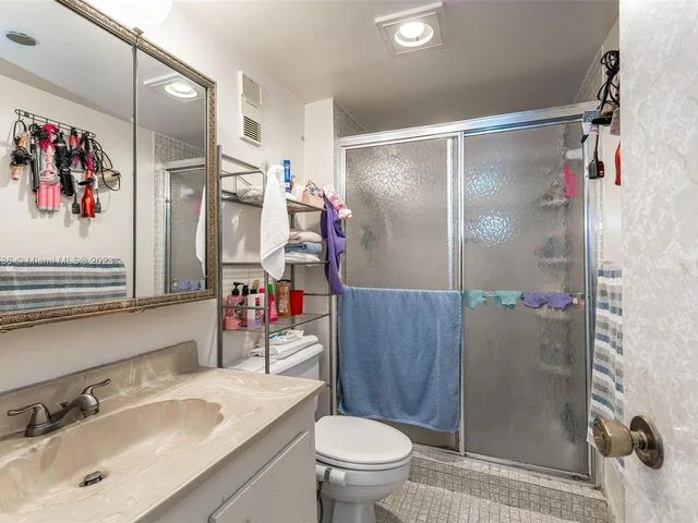 900 Saint Charles Pl # L1, Pembroke Pines FL 33026