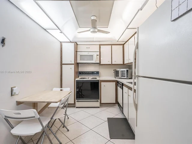 900 Saint Charles Pl # L1, Pembroke Pines FL 33026