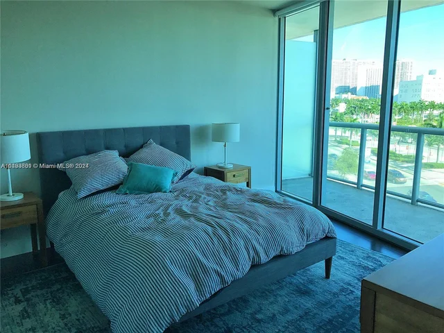 888 Biscayne Blvd # 709, Miami FL 33132