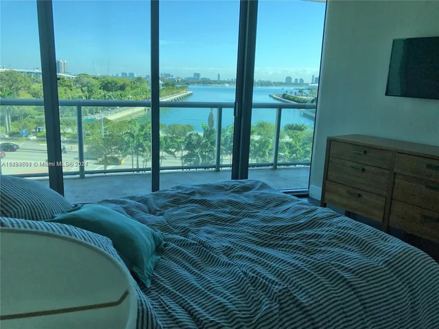 888 Biscayne Blvd # 709, Miami FL 33132