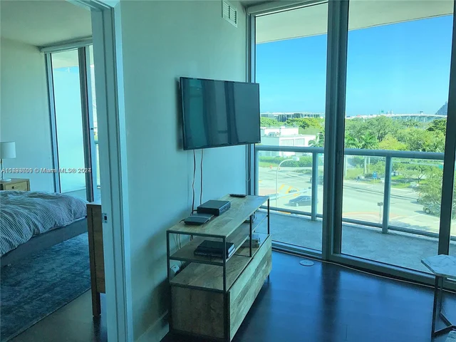 888 Biscayne Blvd # 709, Miami FL 33132