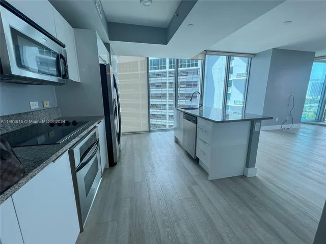 888 Biscayne Blvd # 1012, Miami FL 33132