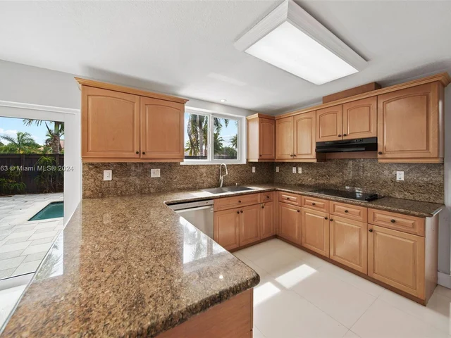 16050 SW 89th Ave Rd, Palmetto Bay FL 33157