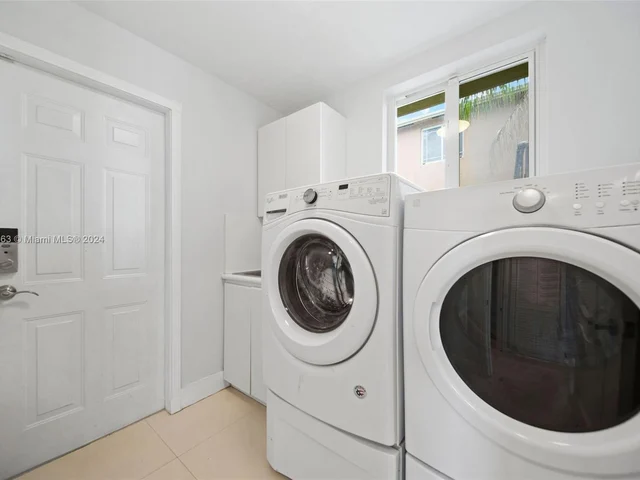 16050 SW 89th Ave Rd, Palmetto Bay FL 33157