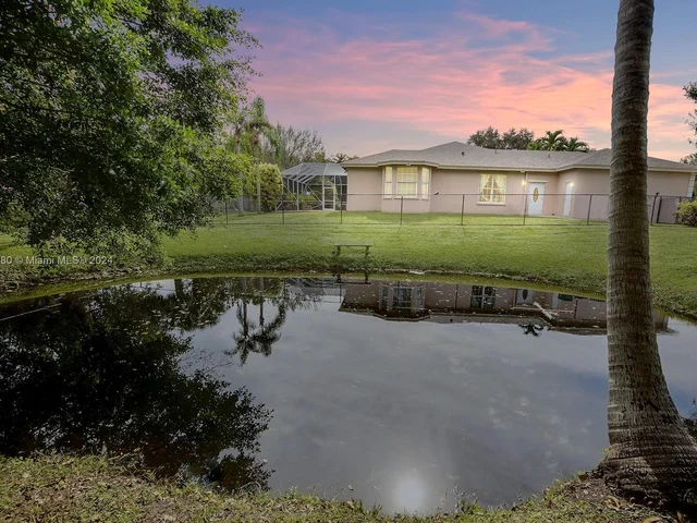 3707 NW 91st Way, Cooper City FL 33024