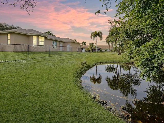 3707 NW 91st Way, Cooper City FL 33024