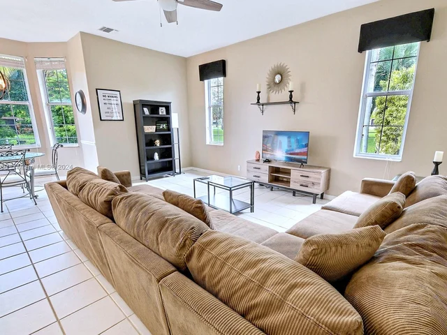 3707 NW 91st Way, Cooper City FL 33024