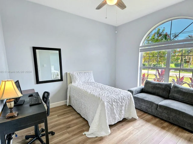 3707 NW 91st Way, Cooper City FL 33024