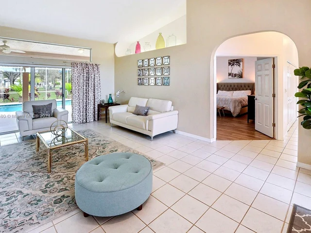 3707 NW 91st Way, Cooper City FL 33024