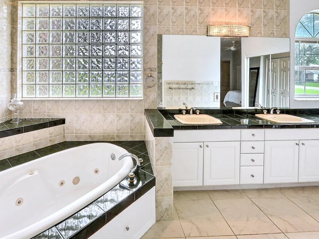 3707 NW 91st Way, Cooper City FL 33024