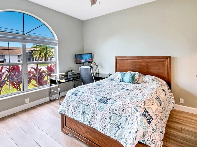 3707 NW 91st Way, Cooper City FL 33024