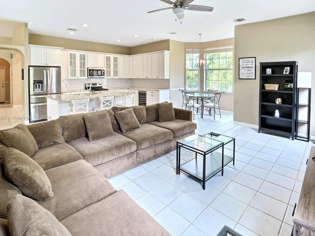 3707 NW 91st Way, Cooper City FL 33024