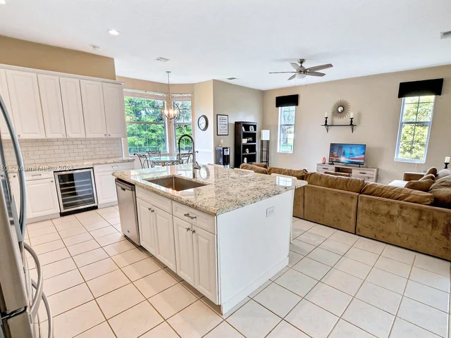 3707 NW 91st Way, Cooper City FL 33024