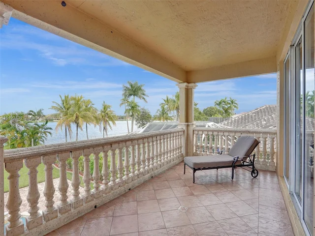 18691 SW 12th St, Pembroke Pines FL 33029