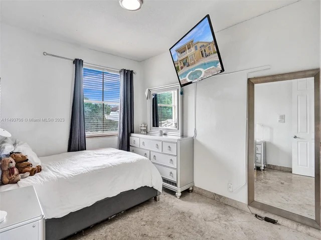 18691 SW 12th St, Pembroke Pines FL 33029