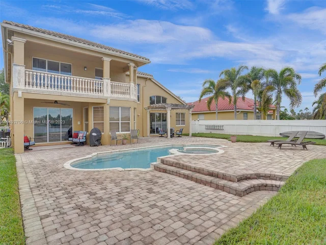 18691 SW 12th St, Pembroke Pines FL 33029