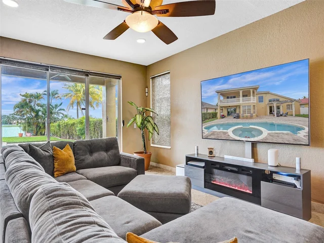 18691 SW 12th St, Pembroke Pines FL 33029