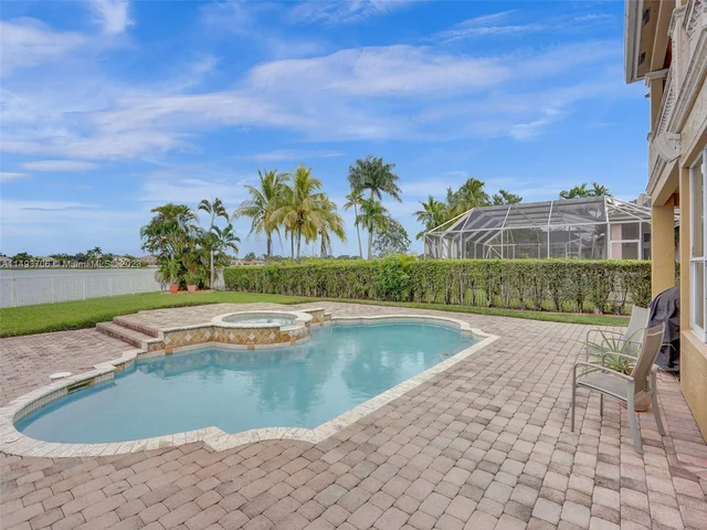 18691 SW 12th St, Pembroke Pines FL 33029