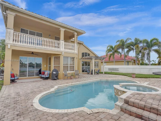 18691 SW 12th St, Pembroke Pines FL 33029