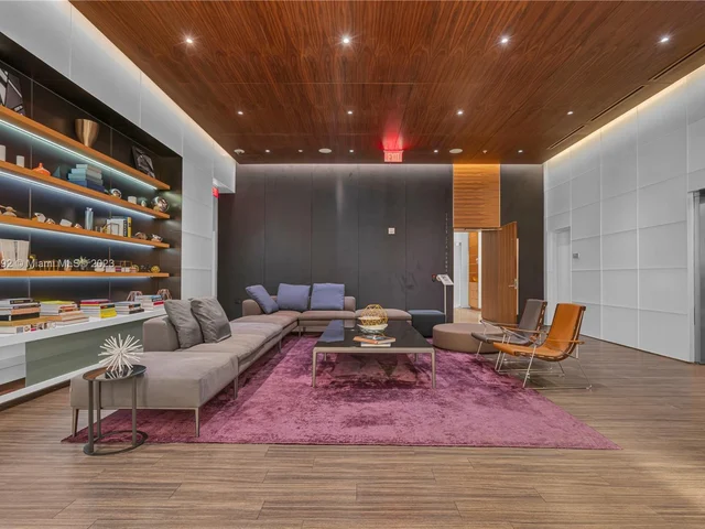 88 SW 7th St # 806, Miami FL 33130