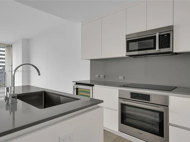 88 SW 7th St # 806, Miami FL 33130