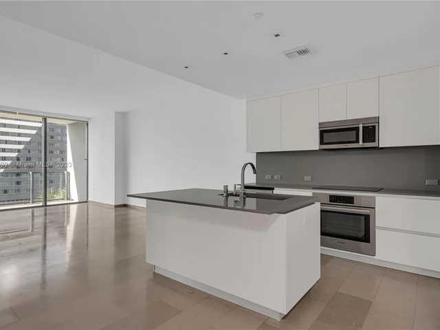 88 SW 7th St # 806, Miami FL 33130