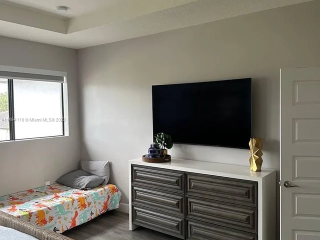 8868 NW 161st Ter, Miami Lakes FL 33018