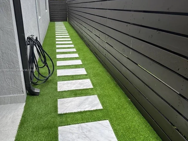 8868 NW 161st Ter, Miami Lakes FL 33018