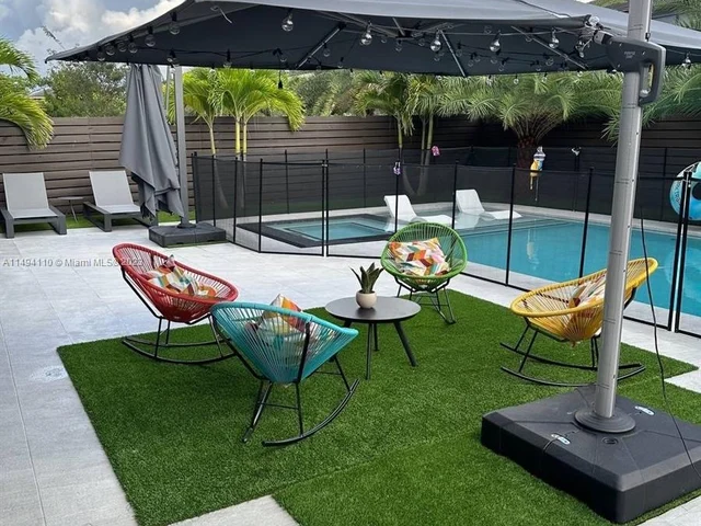 8868 NW 161st Ter, Miami Lakes FL 33018