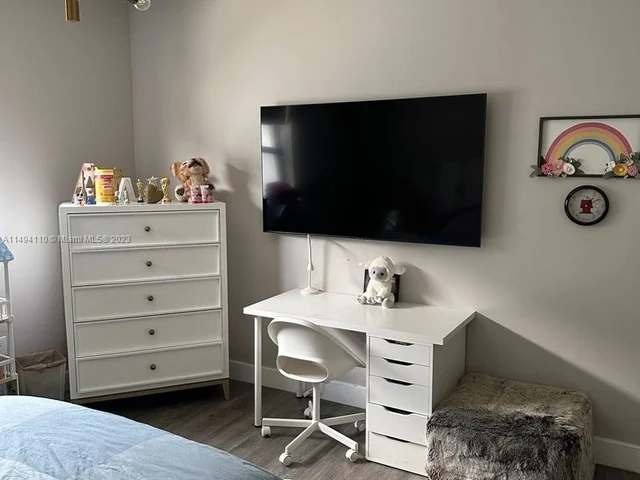 8868 NW 161st Ter, Miami Lakes FL 33018